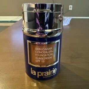 La Prairie Skin Caviar Complexion Concealer Foundation
(NW-70 Hazel)